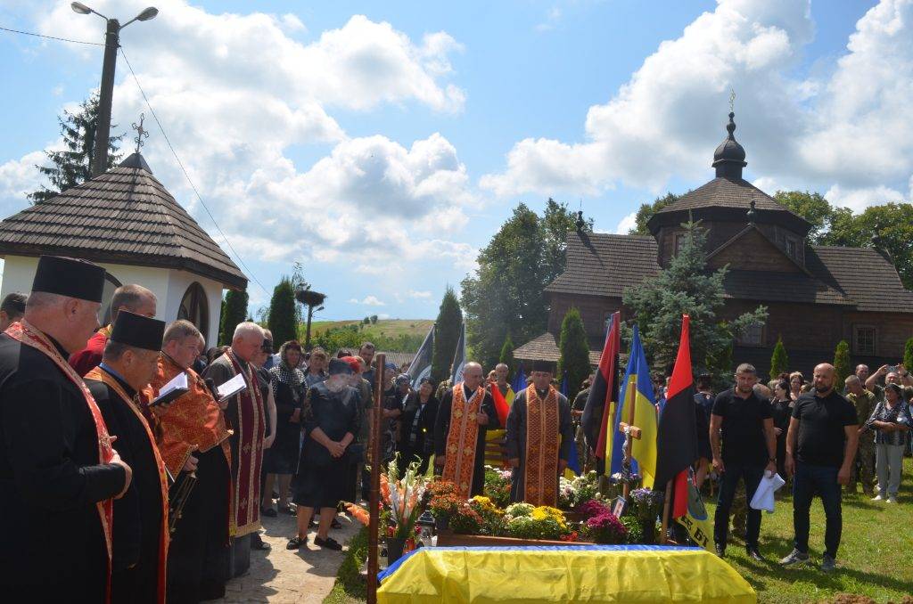 У Галицькій громаді провели в останню путь полеглого героя Ігоря Вознюка