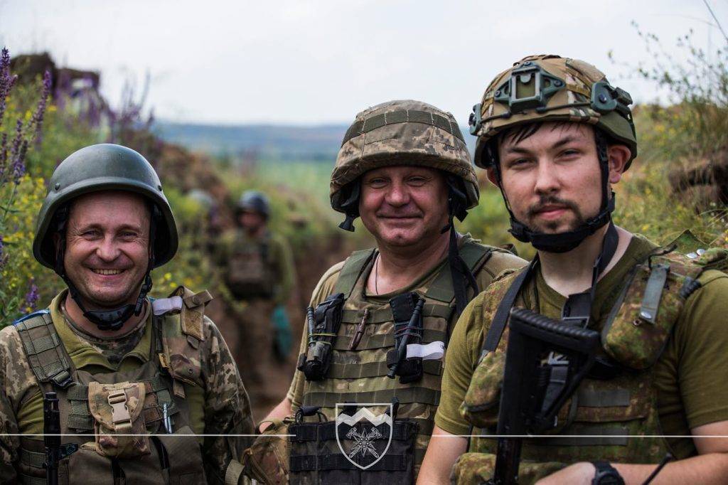 Ці очі бачили жахи війни та втрати, але в них горить іскра надії на краще: фото бійців бригади "Едельвейс"