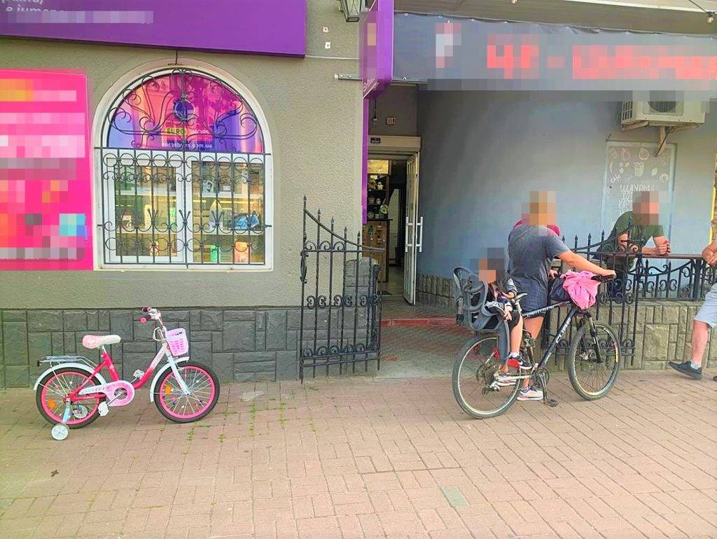 На Прикарпатті чоловік поцупив дитячий велосипед. ФОТО