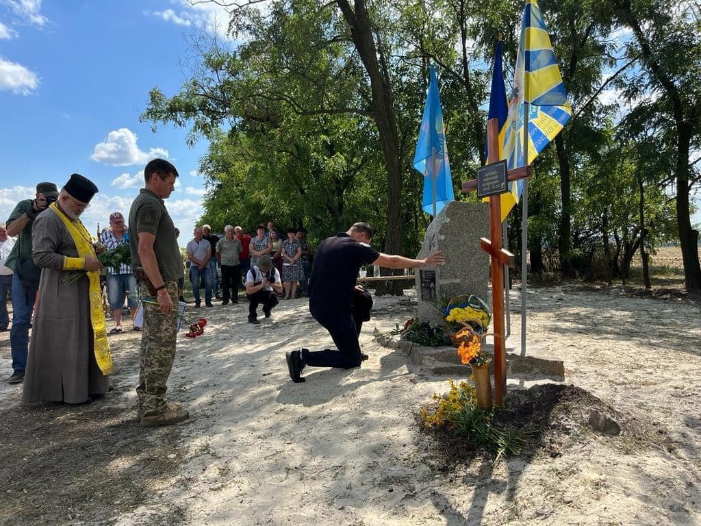 На місці загибелі відомого пілота з Прикарпаття Олександра Кукурби відкрили пам’ятник