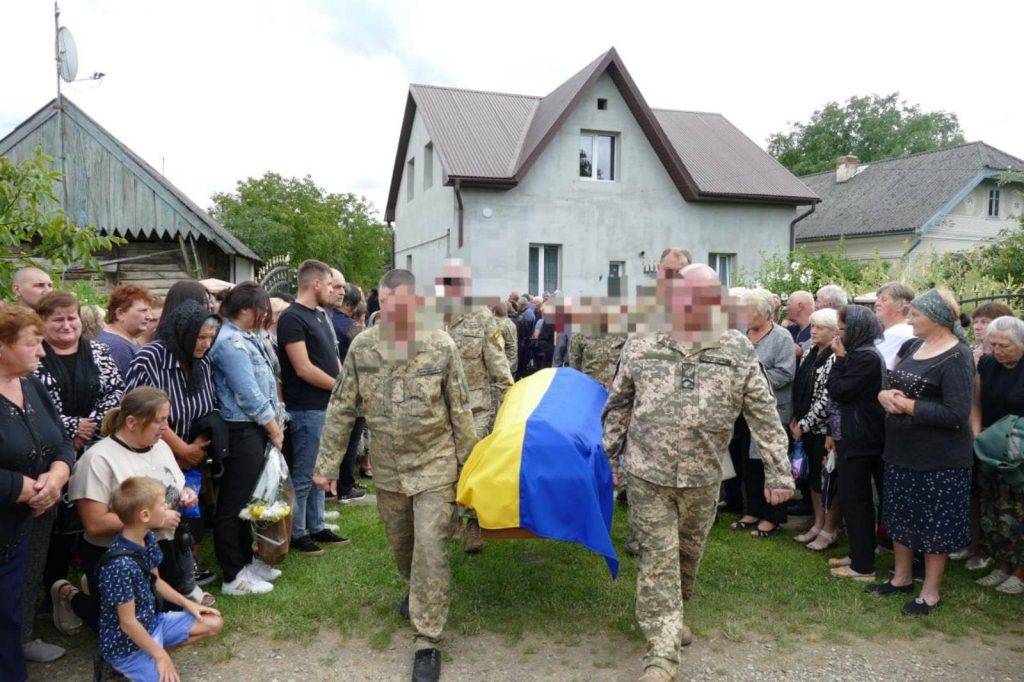 На Калущині провели в останню путь полеглого Героя Романа Думінкевича