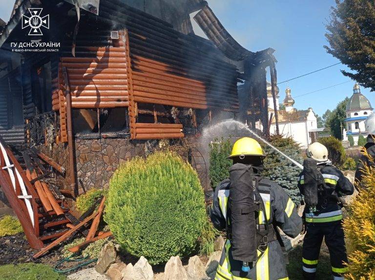 На Долинщині горів житловий будинок