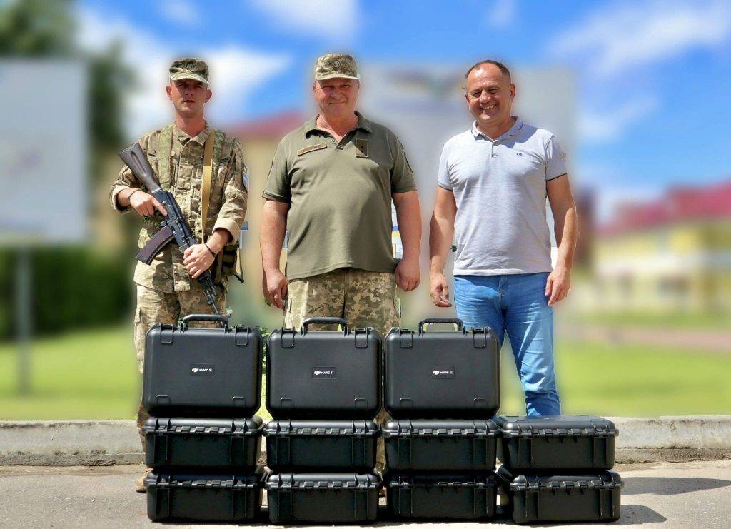 Коломийська громада передала прикарпатським "едельвейсам" 11 квадрокоптерів