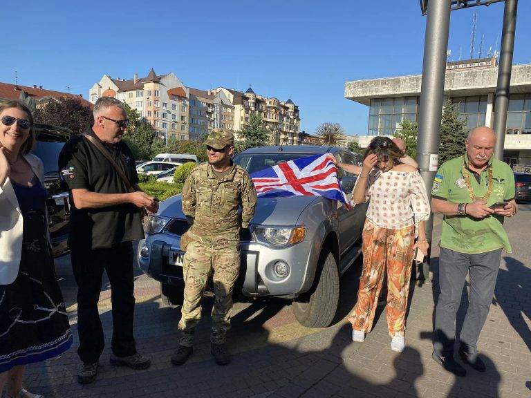 Протиповітряна оборона Франківська отримала автомобіль від британських волонтерів