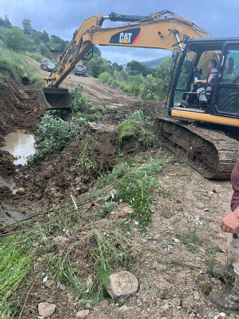 На Франківщині відновлюють автошляхи та мости після стихії у червні-липні. ФОТО