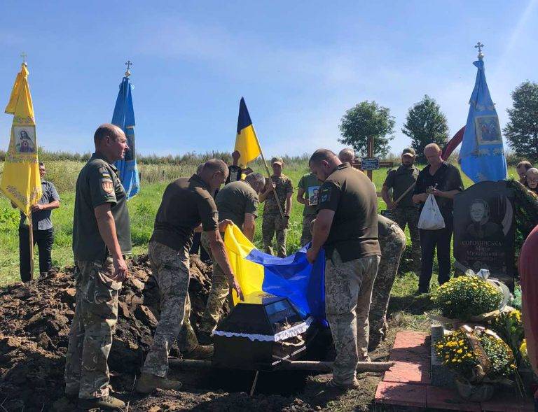 На Прикарпатті поховали військовослужбовця Івана Сорочинського, котрий помер від раку