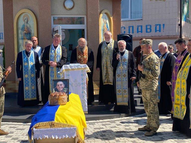 Городенківська громада на колінах зустріла земляка-героя Василя Снігірьова