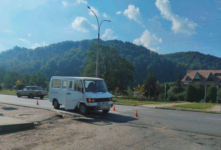 У Вигоді водій буса збив на переході двох пішоходів – потерпілі у лікарні