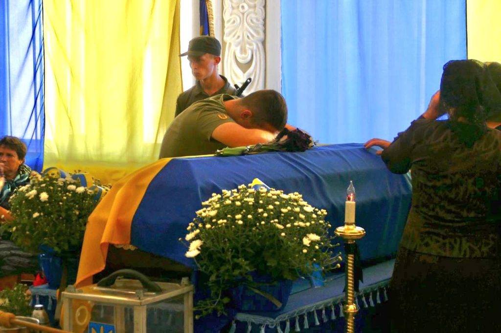 Калуська громада провела на вічний спочинок мужнього воїна Віктора Дуляновського