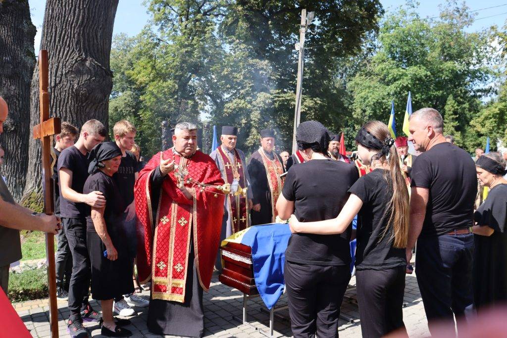 Сьогодні на Богородчанщині проведуть в останню путь полеглого героя Дмитра Белея