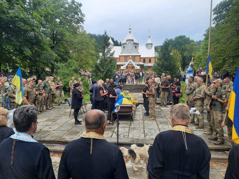 На Верховинщині попрощалися із бійцем Олександром Коритнюком