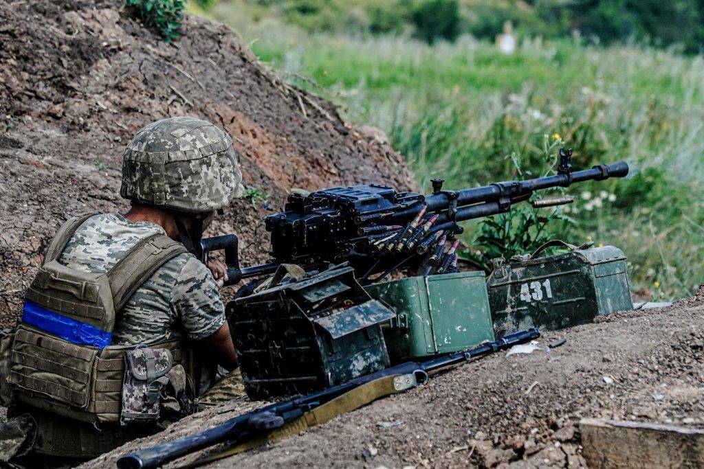 За минулу добу окупанти втратили 10 танків, один гелікоптер та майже 600 орків