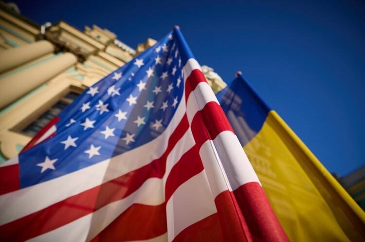 США подовжили спеціальний статус для українських біженців до квітня 2025 року