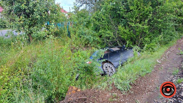 На Коломийщині авто злетіло з дороги. ФОТО