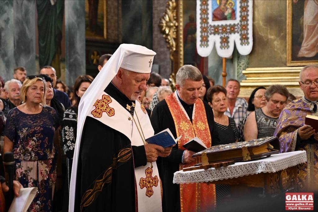 У Франківську попрощалися з Героєм та активістом Остапом Бринським. ФОТО