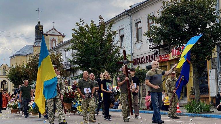 Коломийська громада прощалася із полеглим воїном Ігорем Суботяком