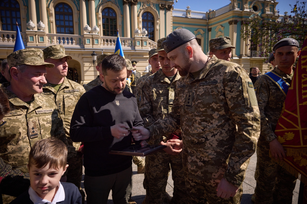 Президент України відзначив воїнів 10-ї окремої гірсько-штурмової бригади «Едельвейс»