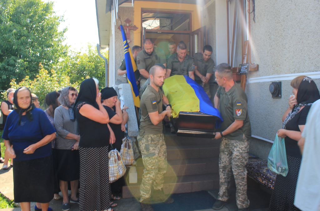 У Франківській громаді попрощалися з воїном Василем Свораком