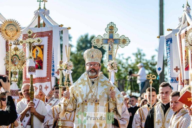 Блаженніший Святослав очолив Архиєрейську Літургію в Крилосі ФОТОРЕПОРТАЖ