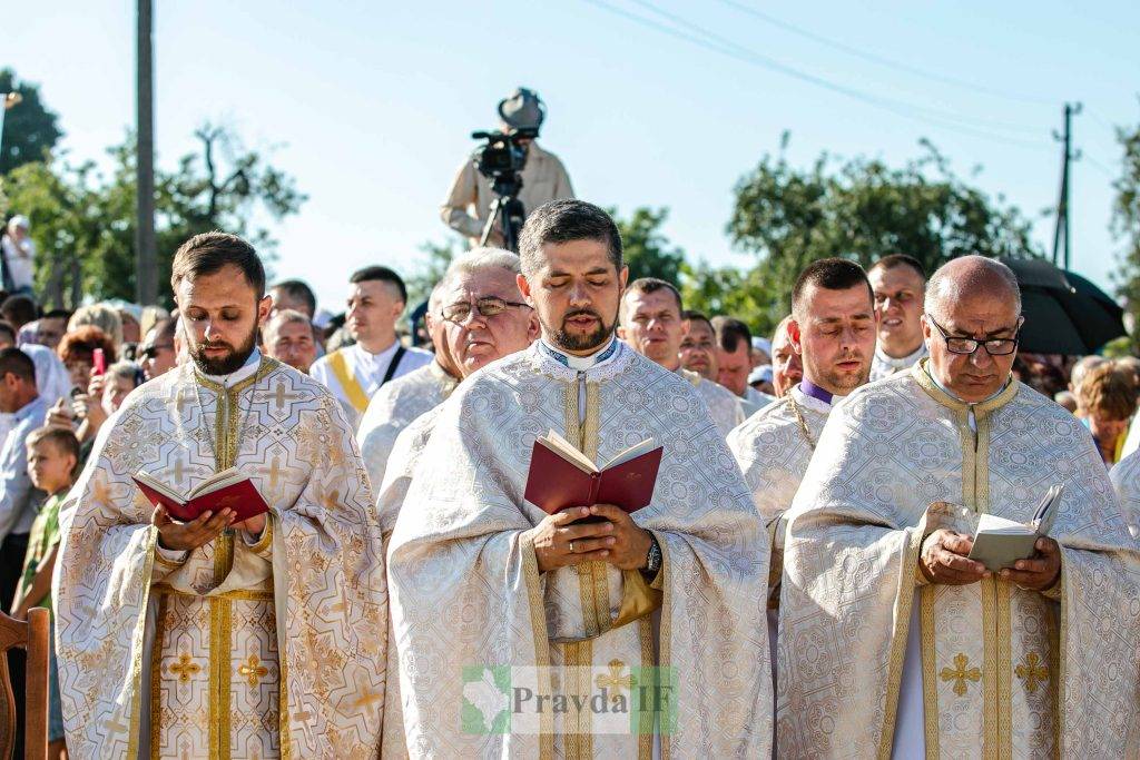 Блаженніший Святослав очолив Архиєрейську Літургію в Крилосі ФОТОРЕПОРТАЖ