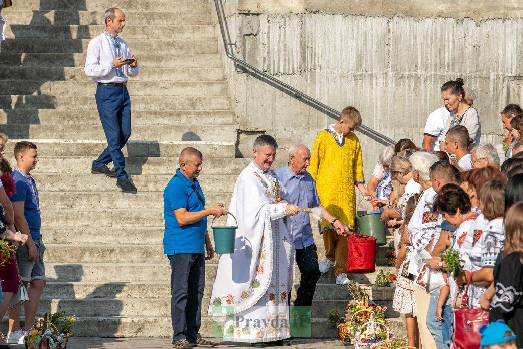 Яблучний Спас: як в Івано-Франківську освячують фруктові кошики. ФОТОРЕПОРТАЖ