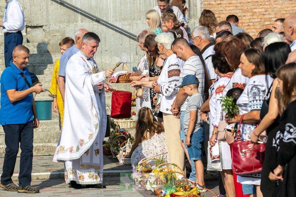 Яблучний Спас: як в Івано-Франківську освячують фруктові кошики. ФОТОРЕПОРТАЖ