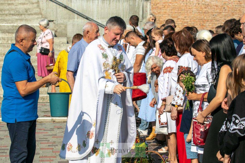 Яблучний Спас: як в Івано-Франківську освячують фруктові кошики. ФОТОРЕПОРТАЖ