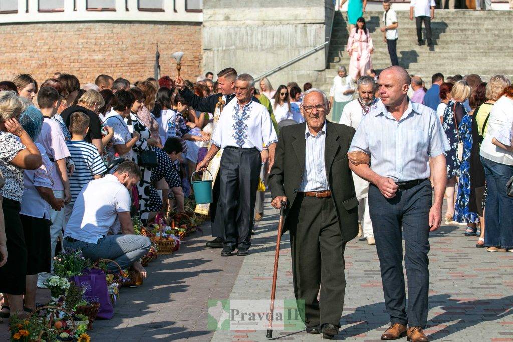 Яблучний Спас: як в Івано-Франківську освячують фруктові кошики. ФОТОРЕПОРТАЖ