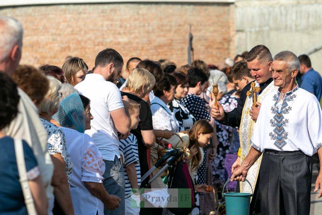 Яблучний Спас: як в Івано-Франківську освячують фруктові кошики. ФОТОРЕПОРТАЖ