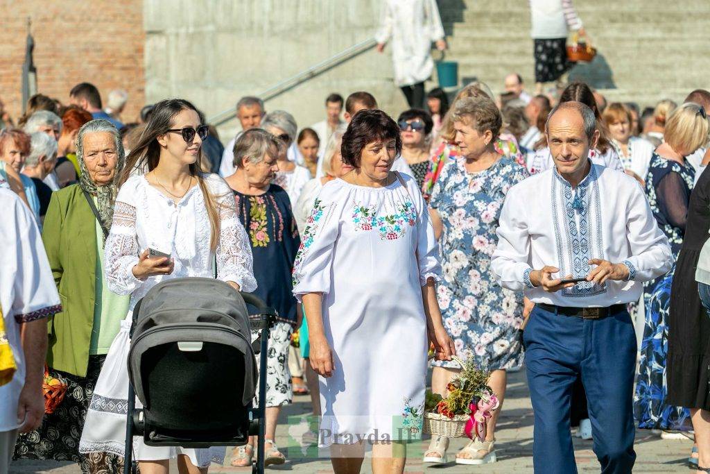 Яблучний Спас: як в Івано-Франківську освячують фруктові кошики. ФОТОРЕПОРТАЖ