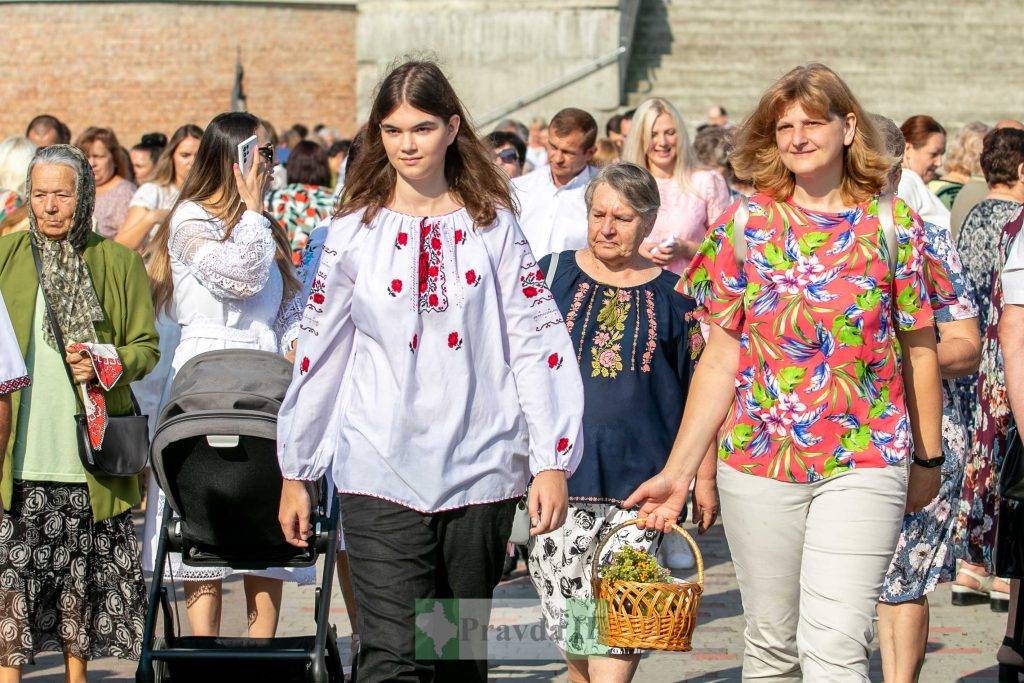 Яблучний Спас: як в Івано-Франківську освячують фруктові кошики. ФОТОРЕПОРТАЖ