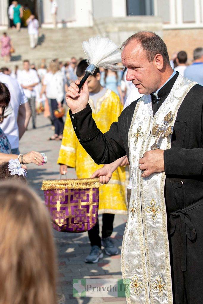 Яблучний Спас: як в Івано-Франківську освячують фруктові кошики. ФОТОРЕПОРТАЖ