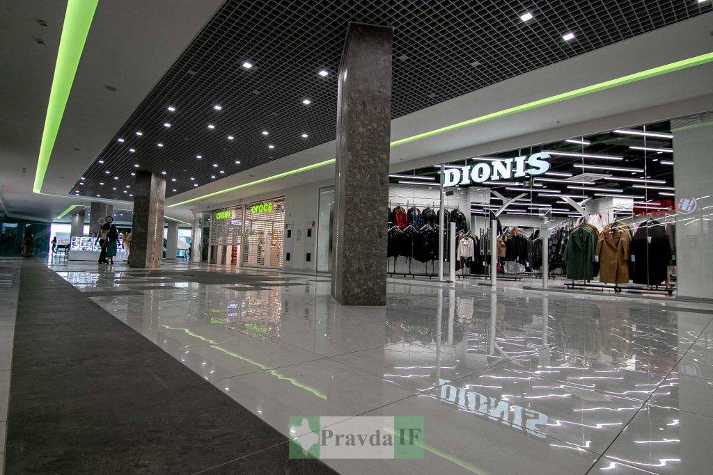 У Франківську відкрився найбільший в області торговий центр Veles Mall. ФОТОРЕПОРТАЖ