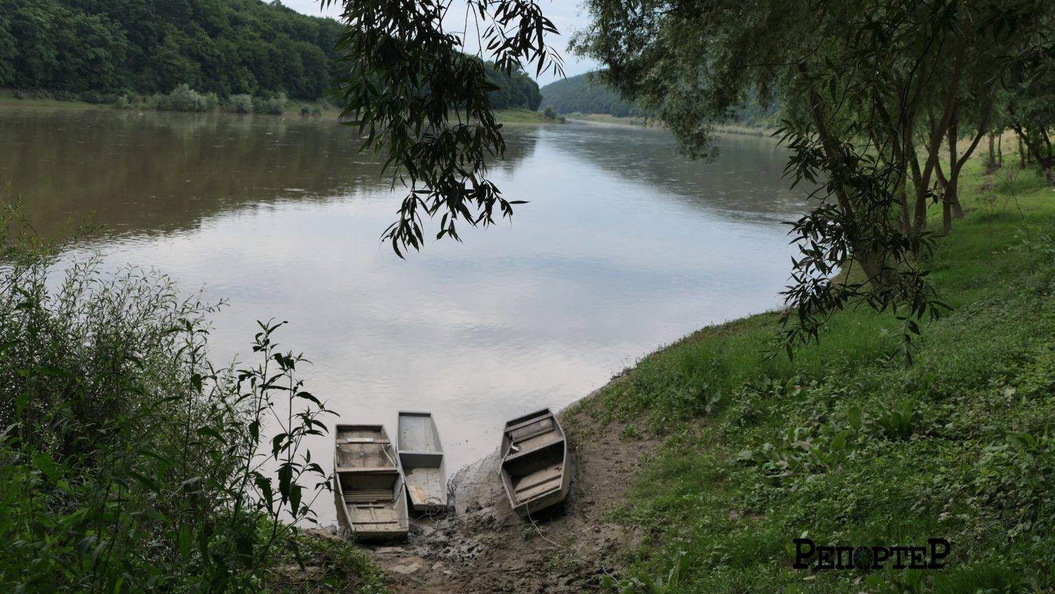 Кручений травертин, грот відлюдника й безкінечний сплав: цікаві місця Дністровського каньйону