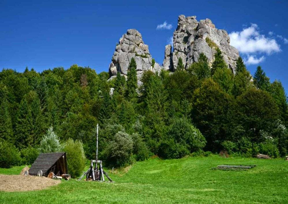 Піші туристичні маршрути у Карпатах, які можна пройти за день