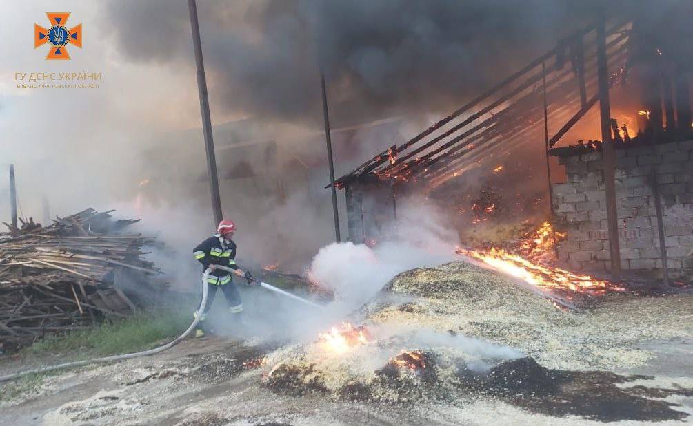 На Верховинщині горів деревообробний цех. ФОТО