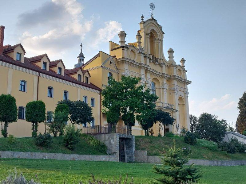 Палац Кшечуновичів, костел і коронована ікона: чим цікаві Більшівці