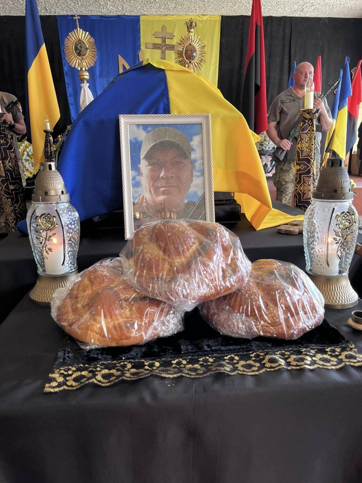 На Калущині провели в останню путь військового Віктора Костюка,війна в україні,помер військовий з прикарпаття