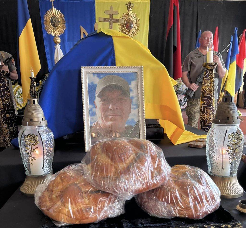 На Калущині провели в останню путь військового Віктора Костюка,війна в україні,помер військовий з прикарпаття