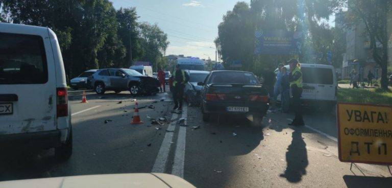 На одній з франківських вулиць змінили схему руху, причина - масштабна аварія