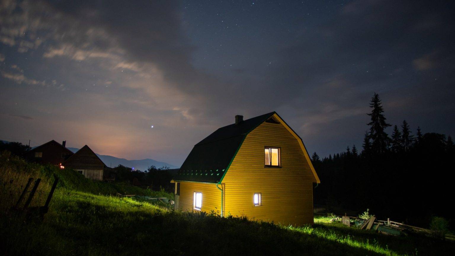 Де не гудуть тривоги: як змінилися ціни на нерухомість в Карпатах за останній рік