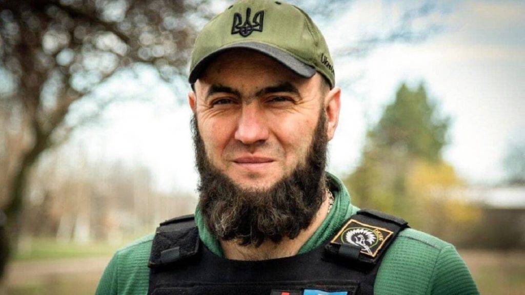 Залужний нагородив "Срібним хрестом" керівника медслужби 102 бригади Олега Слижука