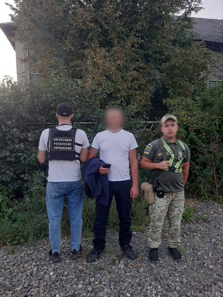 Троє прикарпатців намагалися незаконно втекти до Румунії