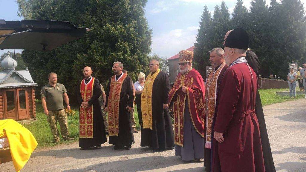 Коломийщина на колінах зустріла тіло полеглого героя Михайла Шовкового - нині відбудеться чин похорону