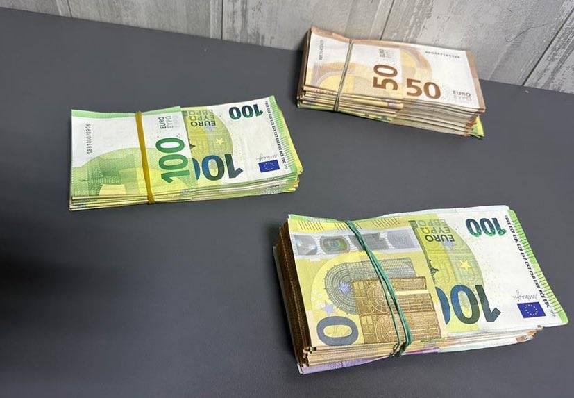 На в’їзд в Україну прикордонники виявили контрабандні товари та валюту на 2,5 млн гривень