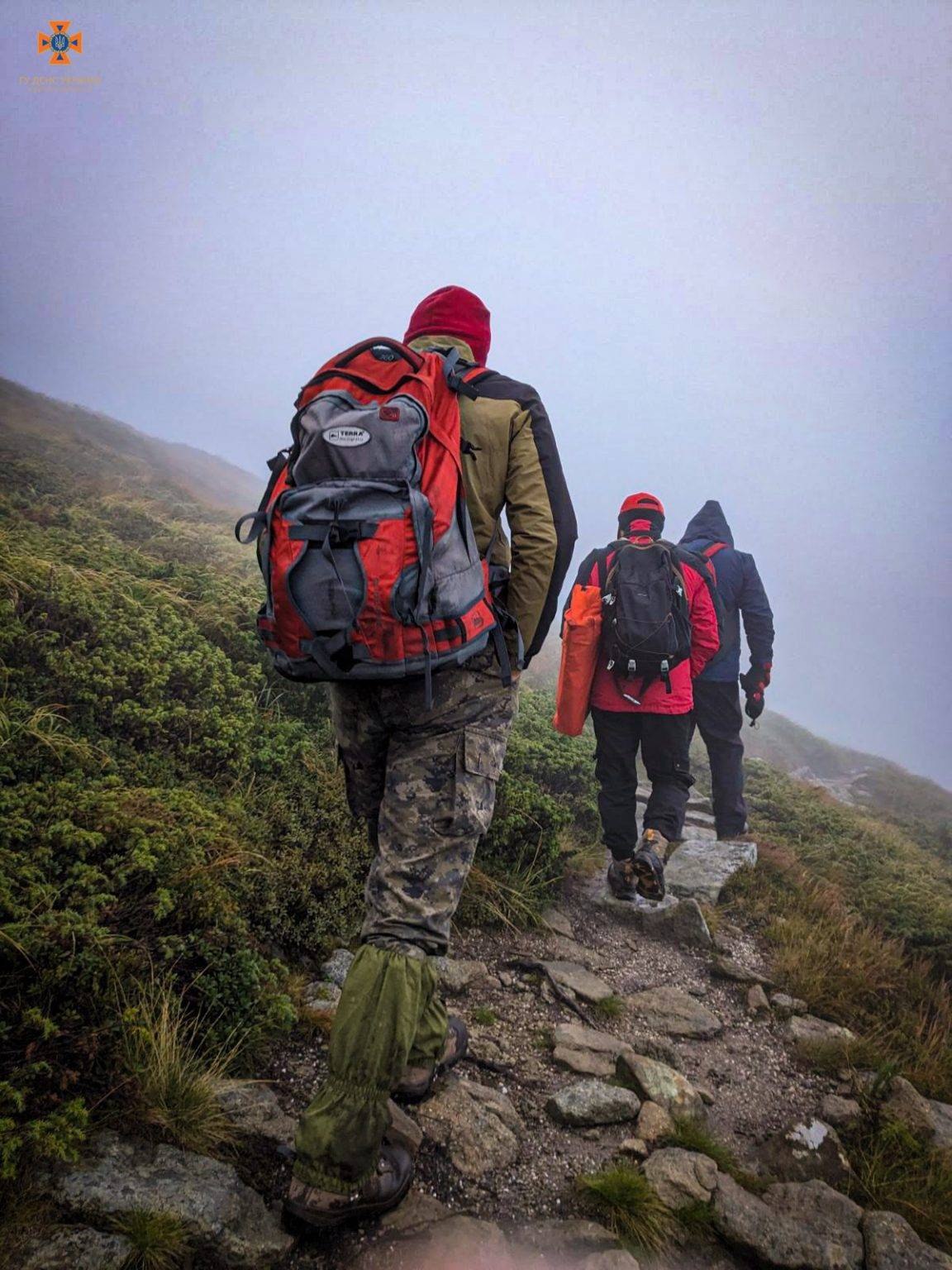 У Карпатах рятувальники шукали заблукалого туриста, а він самостійно спустився з гір