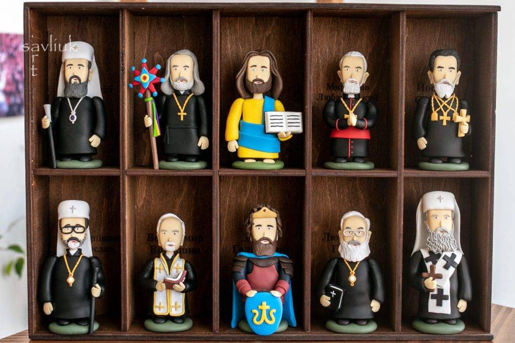 Фігурки “Духівників” талановитого франківського митця Богдана Савлюка можна буде придбати на благодійному аукціоні