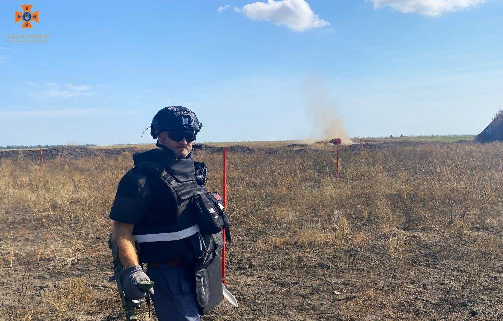 Як прикарпатець на позивний “Дєд” розміновує деокуповані території