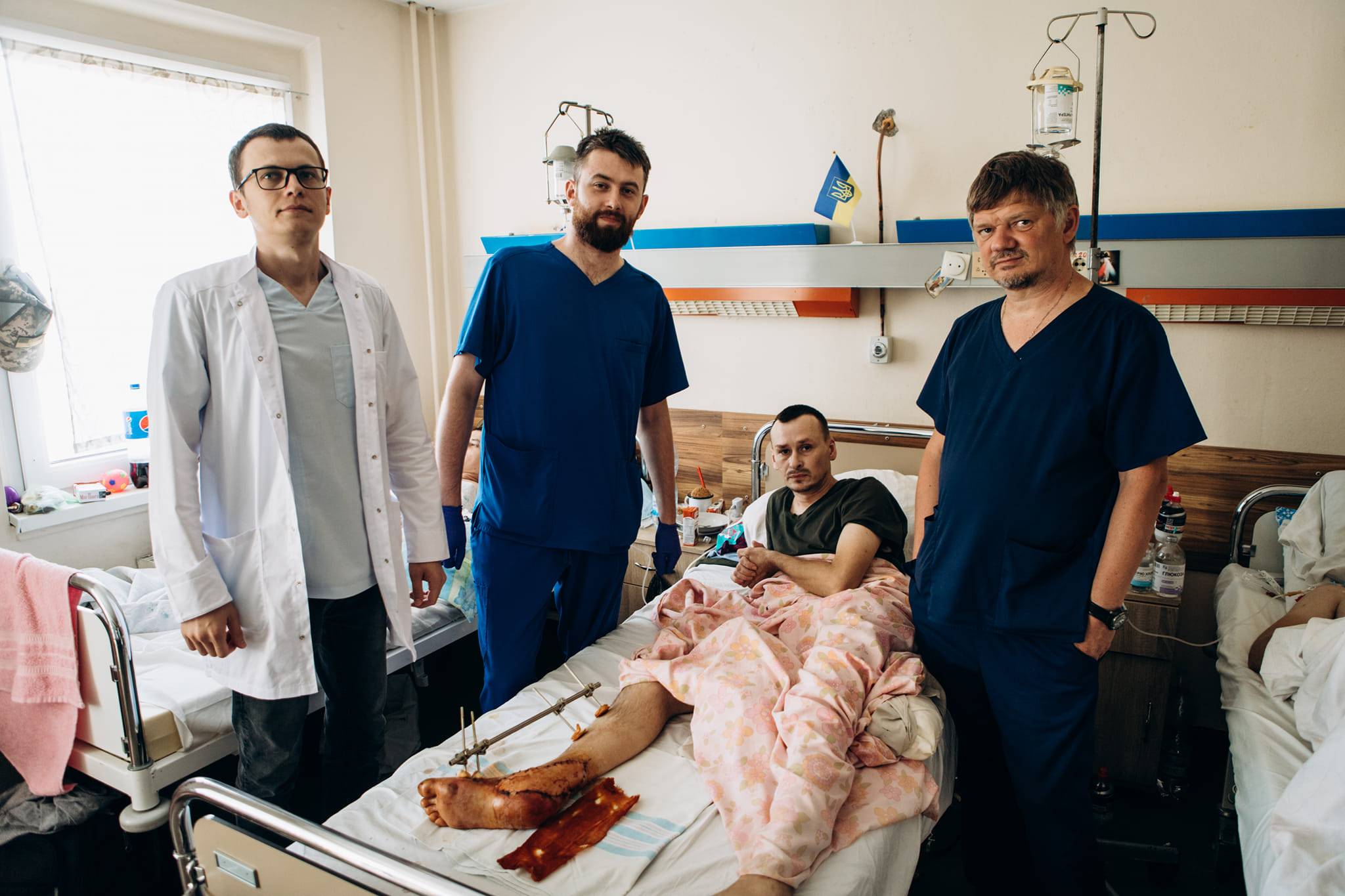 Франківські лікарі унікальною операцією врятували ногу важкопораненому військовому 