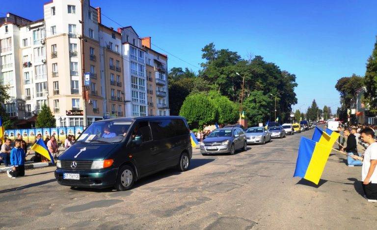 У Тлумачі попрощалися із загиблим захисником Василем Шкварком